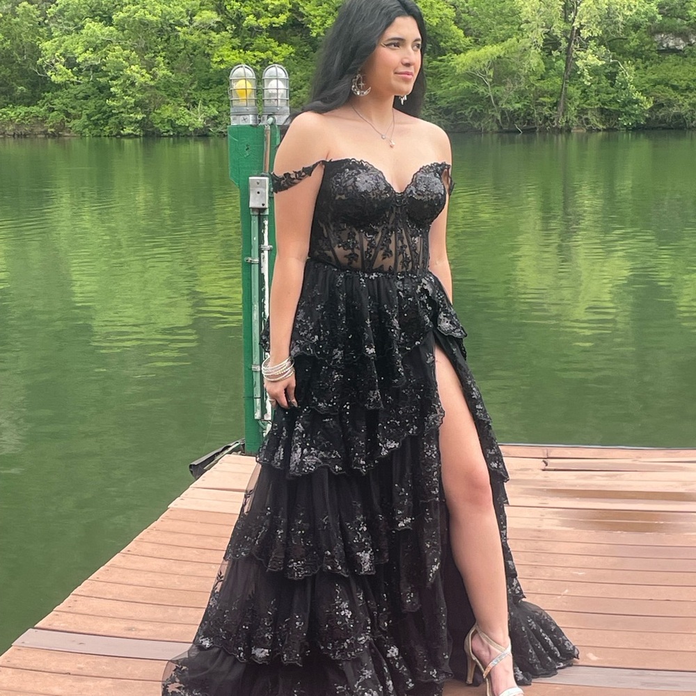 Black sheri hill  Off-the-Shoulder Prom Gown